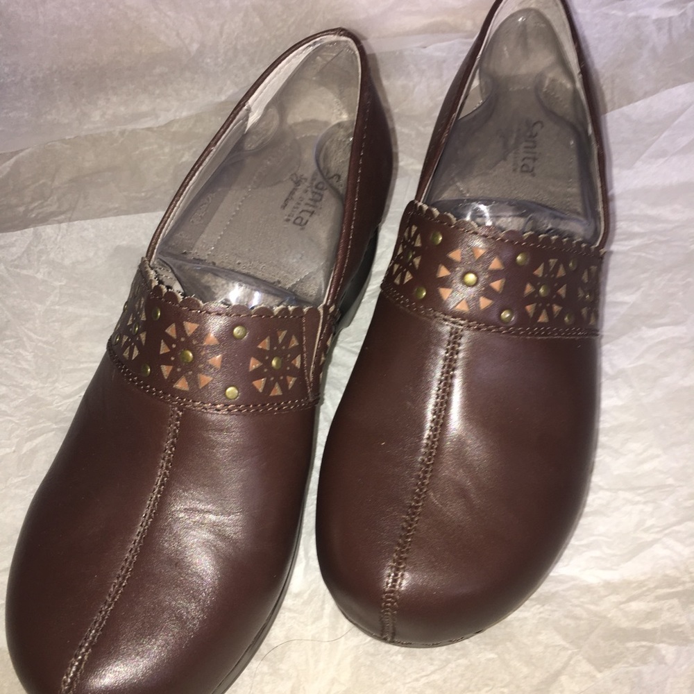 BRAND NEW WITH BOX! Sanita Size 37 Clogs